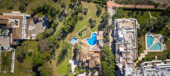 8 bedrooms House in Estepona, Spain No. 24213 2