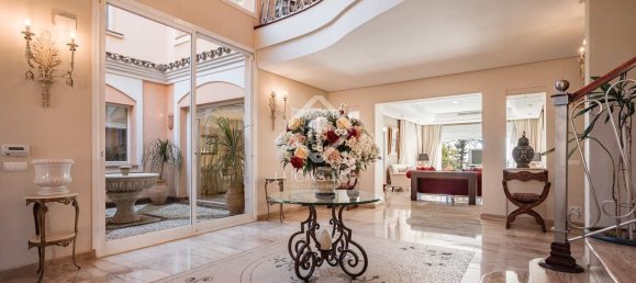 8 bedrooms House in Estepona, Spain No. 24213 24