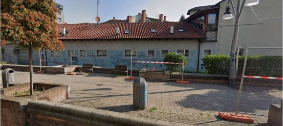 2 bedrooms Apartment in Turin, Italy No. 10134 2