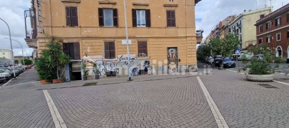 Коммерческая недвижимость с 1 комнатой в Рим, Италия № 66535 2