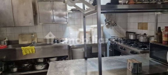 Коммерческая недвижимость с 1 комнатой в Рим, Италия № 66535 11