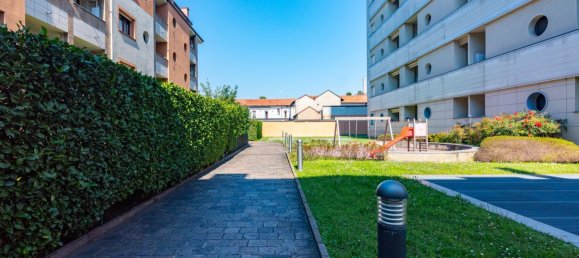 4 rooms Apartment in Varedo, Italy No. 9656 15