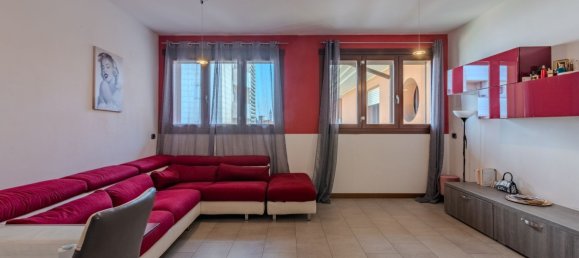 4 rooms Apartment in Varedo, Italy No. 9656 5