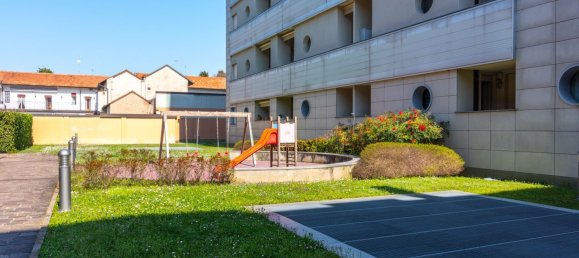 4 rooms Apartment in Varedo, Italy No. 9656 38