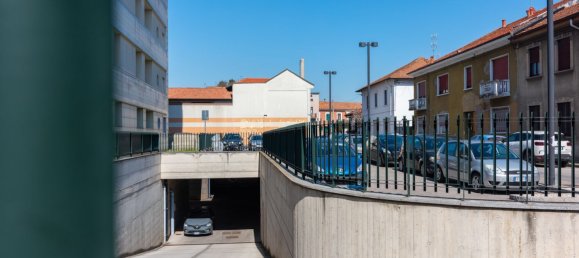 4 rooms Apartment in Varedo, Italy No. 9656 40