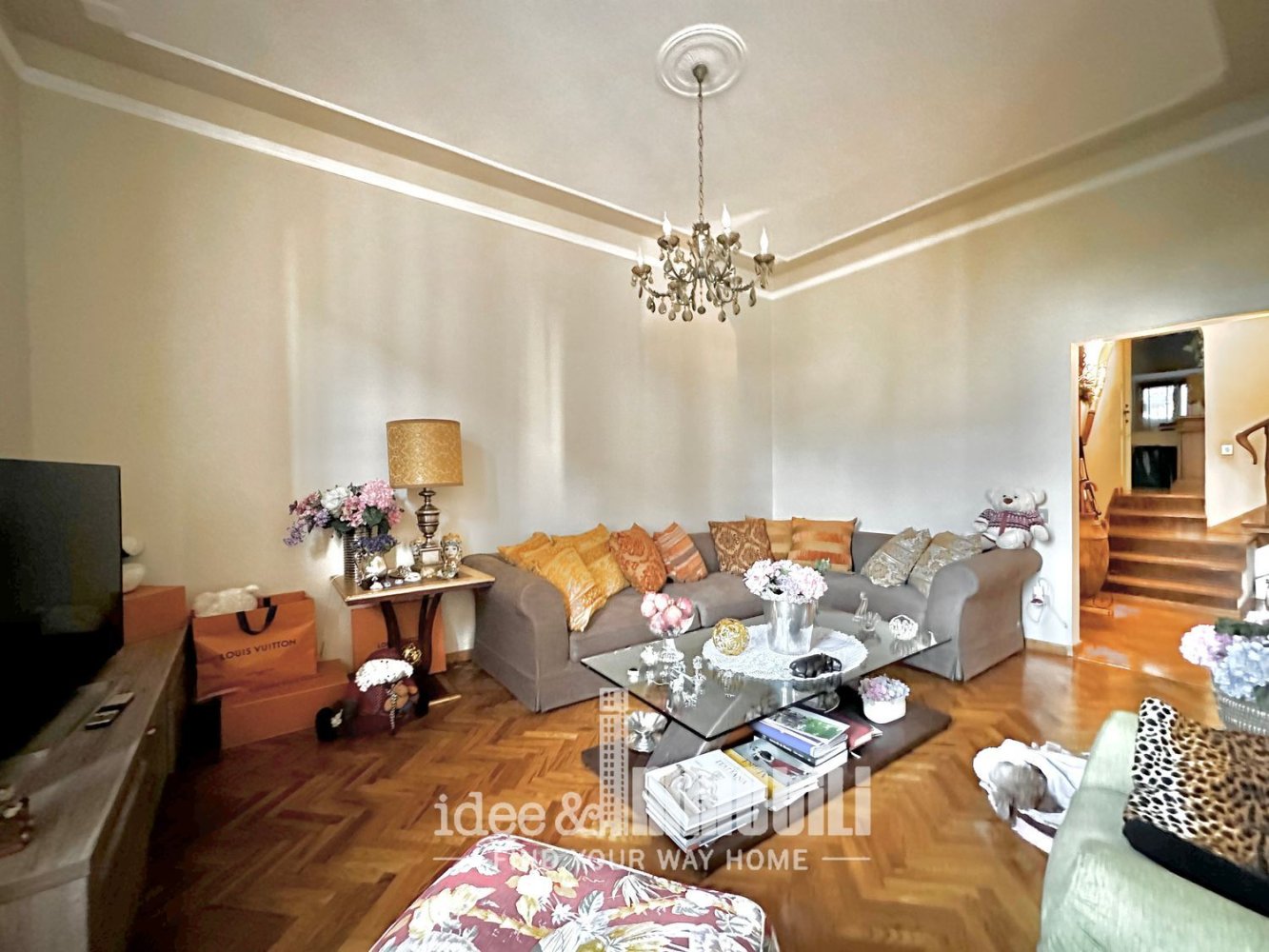 Apartamento de 7 habitaciónes en Florence, Italy No. 200194
