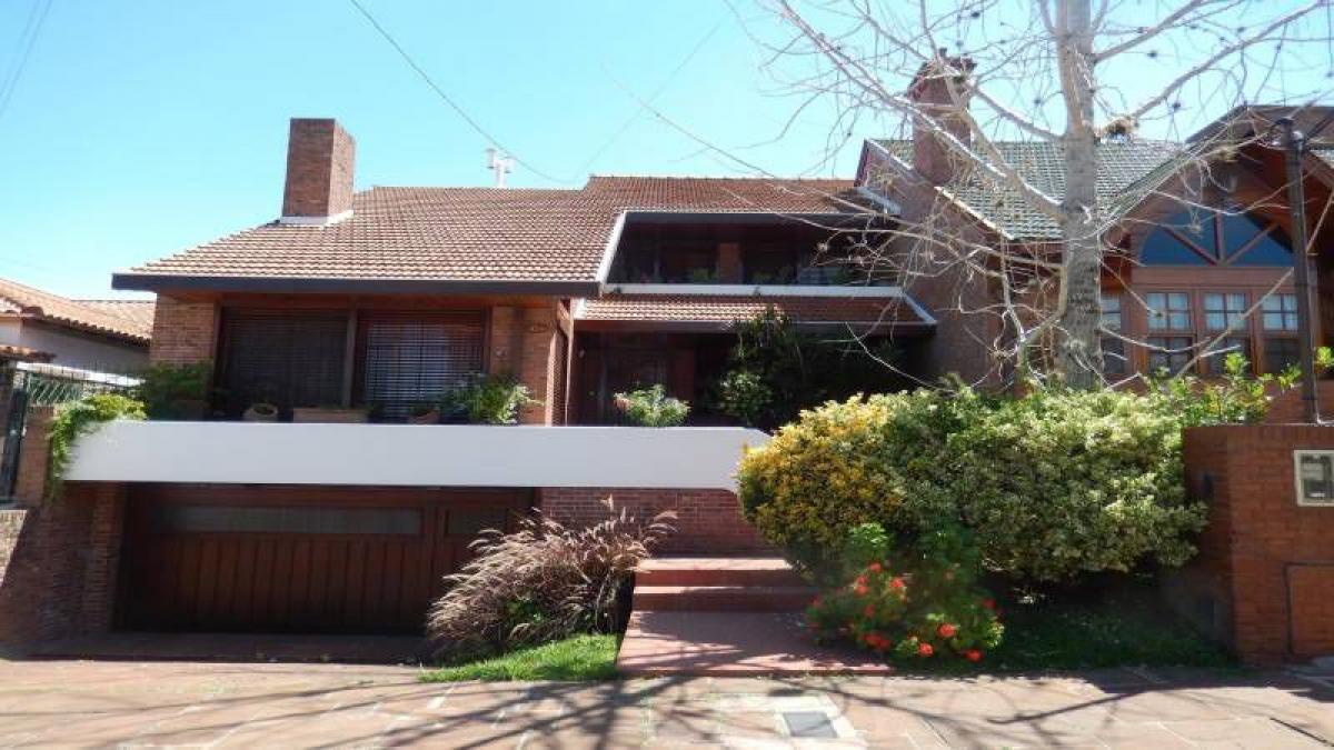 3 bedrooms House in Quilmes, Argentina No. 1865