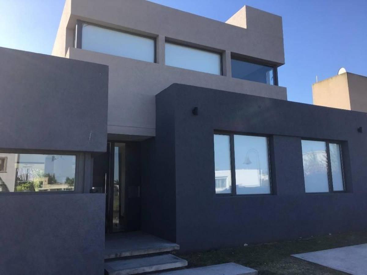 4 bedrooms House in Mar del Plata, Argentina No. 80809