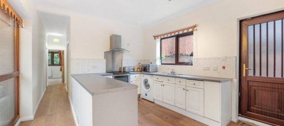 3 bedrooms Bungalow in Beckenham, United Kingdom No. 3011 10