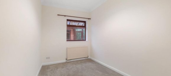 3 bedrooms Bungalow in Beckenham, United Kingdom No. 3011 18