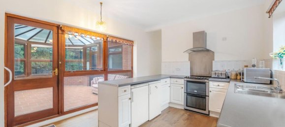 3 bedrooms Bungalow in Beckenham, United Kingdom No. 3011 4