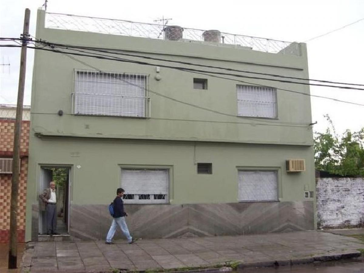 6 bedrooms Land in Bermudez, Argentina No. 33217