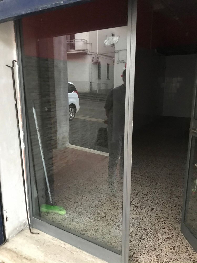 31m² Commercial property in Giffoni Valle Piana, Italy No. 251053