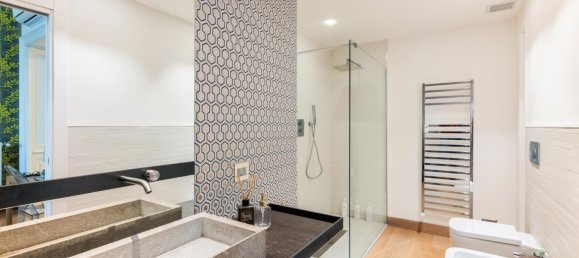 3 bedrooms Apartment in Turin, Italy No. 81144 4