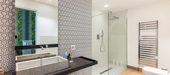 3 bedrooms Apartment in Turin, Italy No. 81144 5