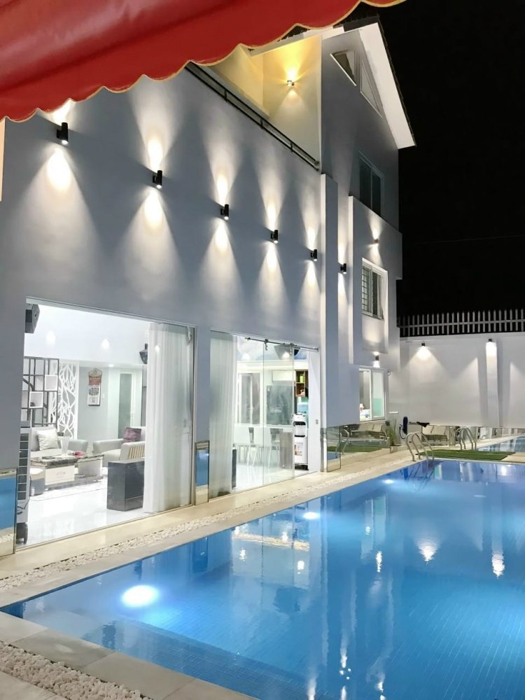  Villa in District 7, Vietnam No. 13233