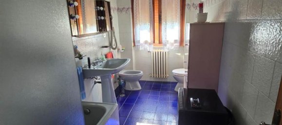 5 bedrooms House in Arezzo, Italy No. 327404 16