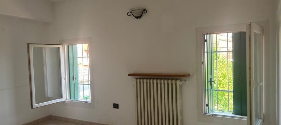 3 rooms Apartment in Isola Rizza, Italy No. 304279 2