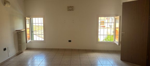 3 rooms Apartment in Isola Rizza, Italy No. 304279 5