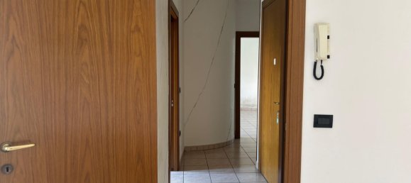 3 rooms Apartment in Isola Rizza, Italy No. 304279 4