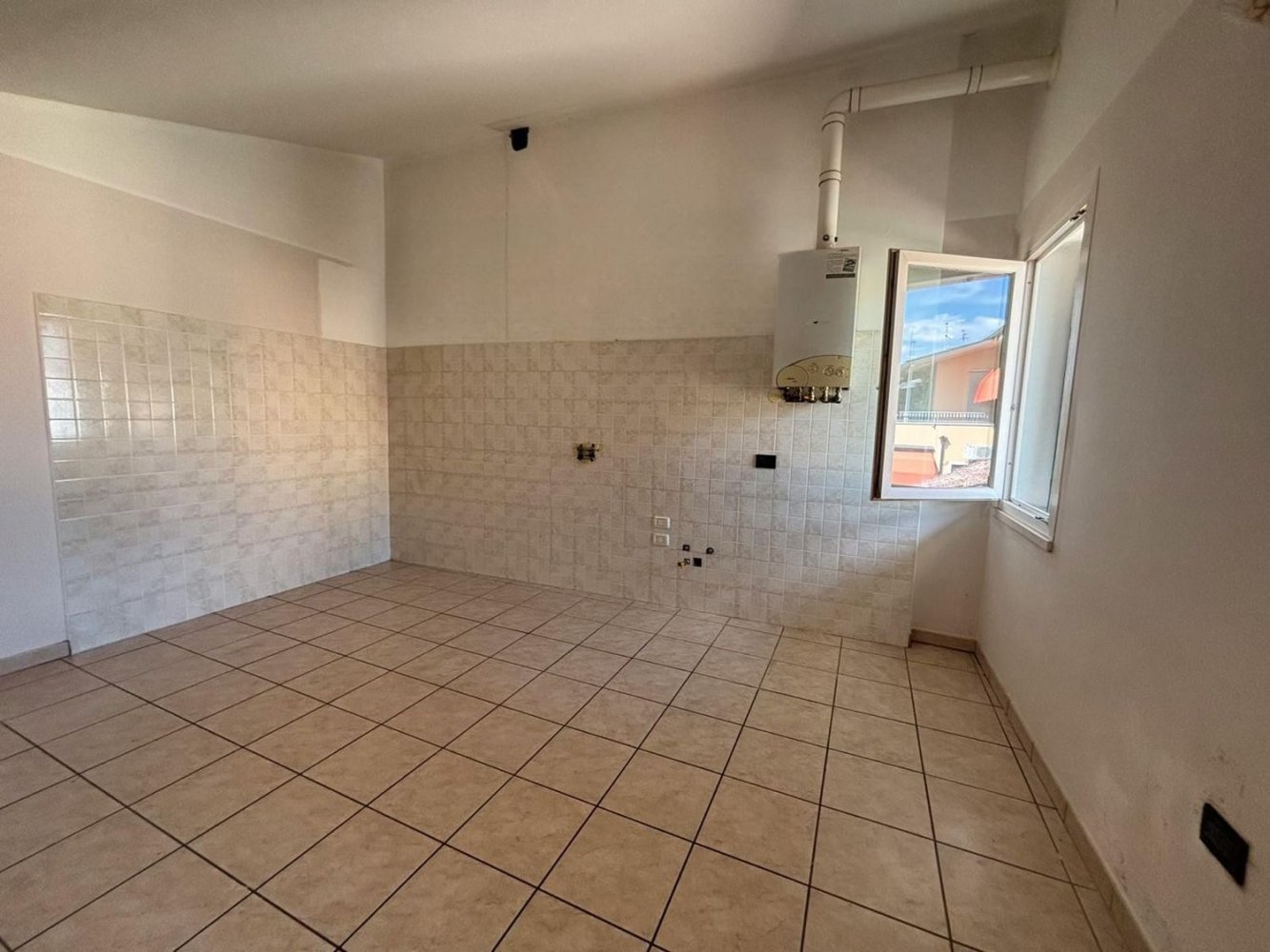 3 rooms Apartment in Isola Rizza, Italy No. 304279