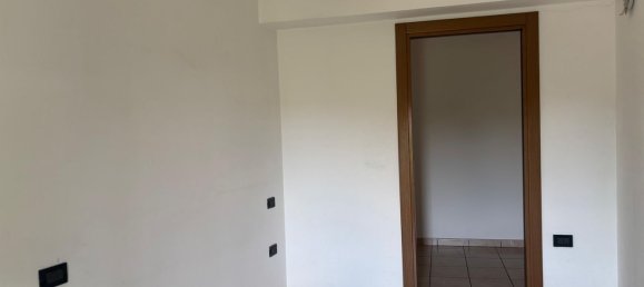 3 rooms Apartment in Isola Rizza, Italy No. 304279 10