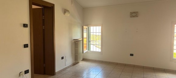 3 rooms Apartment in Isola Rizza, Italy No. 304279 7
