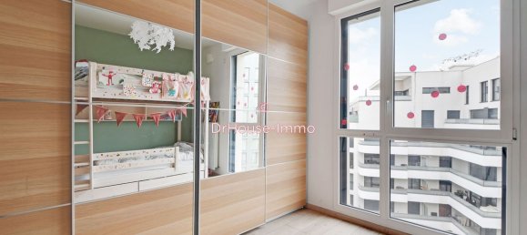 Apartamento de 3 dormitorios en Colombes, France No. 133154 3