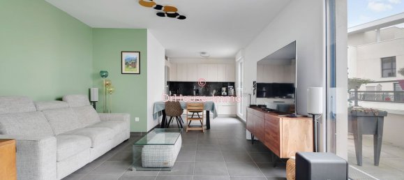 Apartamento de 3 dormitorios en Colombes, France No. 133154 5