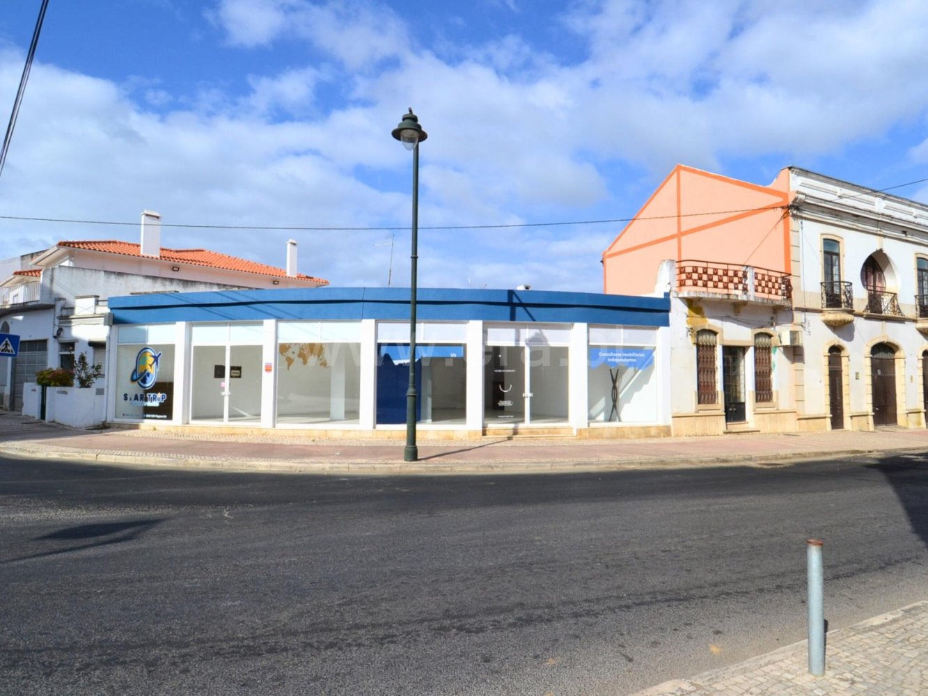 Propriété commerciale à Almeirim, Portugal 149m² No. 305897