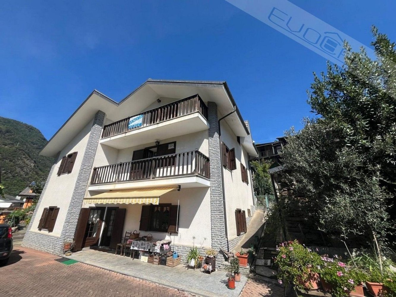 6 chambres Villa à Roure, Italy No. 384505