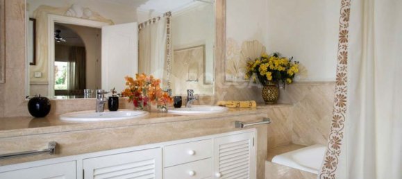 Apartamento de 3 dormitorios en Marbella, Spain No. 115423 8