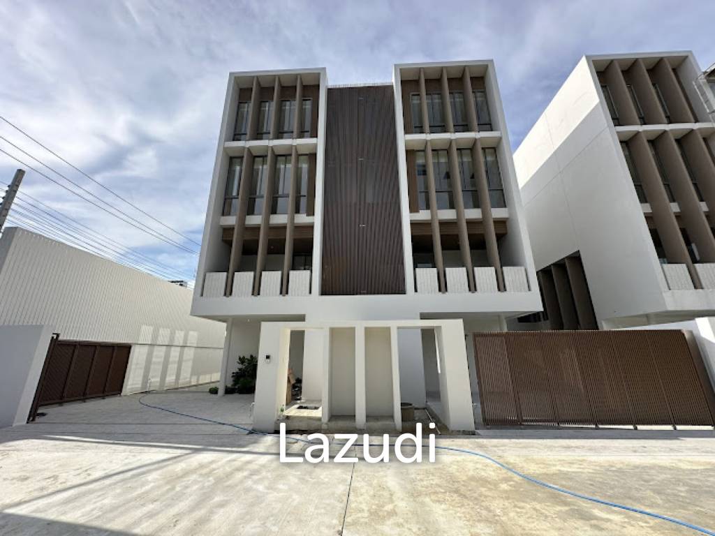 4 bedrooms Cafe / restaurant in Bangkok, Thailand No. 23546