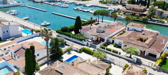 5 bedrooms House in Empuriabrava, Spain No. 82928 8