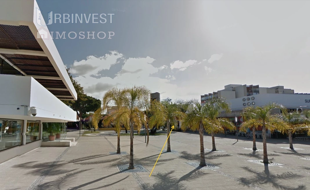 Propriété commerciale à Quarteira, Portugal 95m² No. 31435