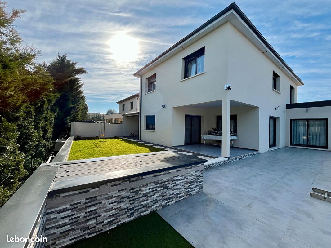 5 chambres Maison à Fauverney, France No. 204328