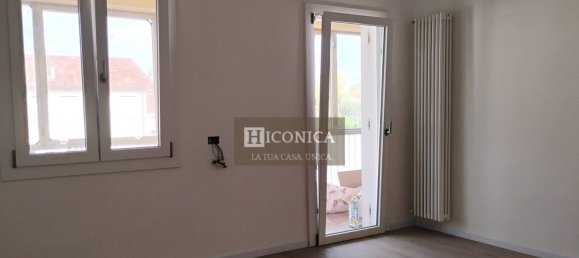 2 bedrooms Apartment in Treviso, Italy No. 302490 3
