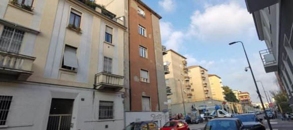 2 rooms Apartment in Milan, Italy No. 245541 3