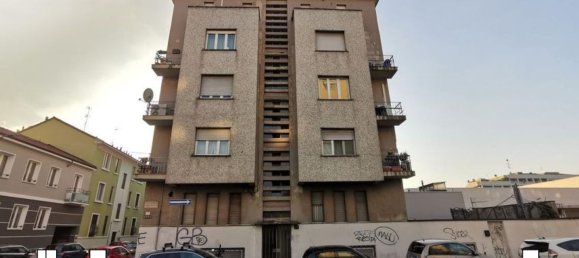 2 rooms Apartment in Milan, Italy No. 245541 4