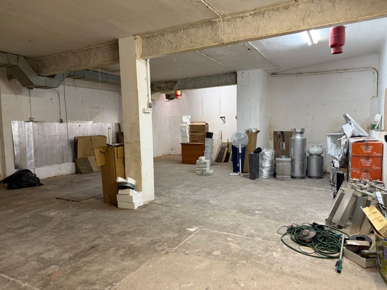 Propriété commerciale à Horta-Guinardo, Spain 200m² No. 267103