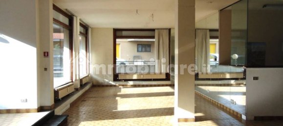 3 rooms Commercial property in Luino, Italy No. 346660 7