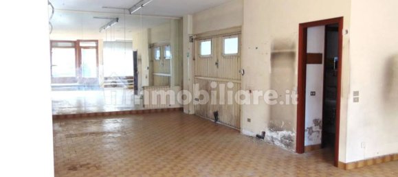 3 rooms Commercial property in Luino, Italy No. 346660 4