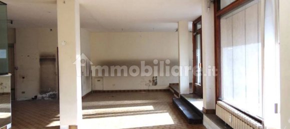 3 rooms Commercial property in Luino, Italy No. 346660 5