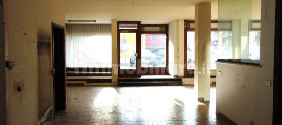 3 rooms Commercial property in Luino, Italy No. 346660 9