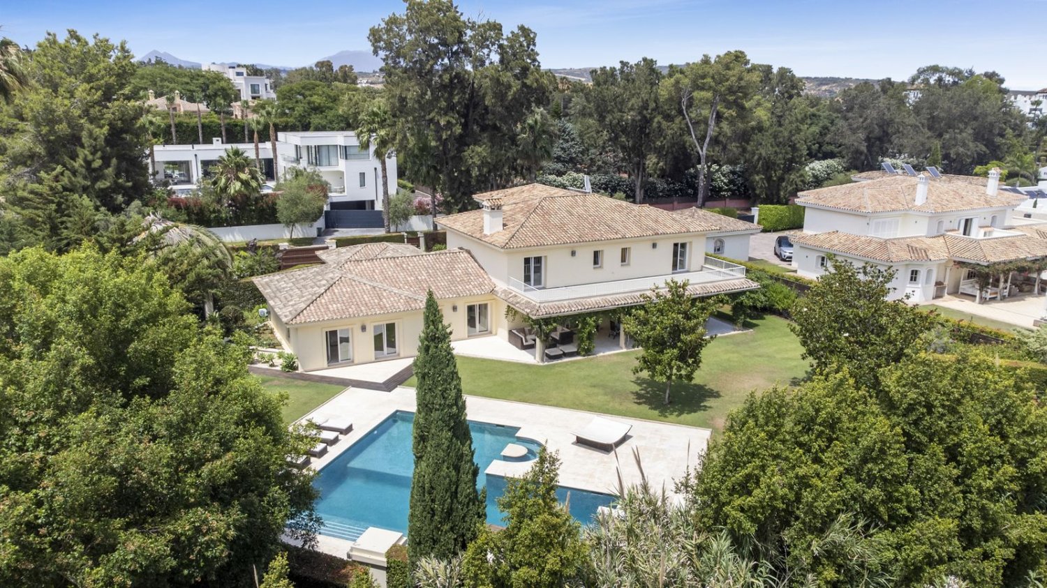 Villa de 7 dormitorios en Cádiz, Spain No. 145756