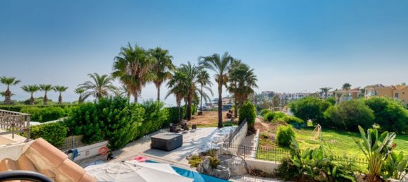 4 bedrooms Villa in Paralimni, Cyprus No. 17856 17