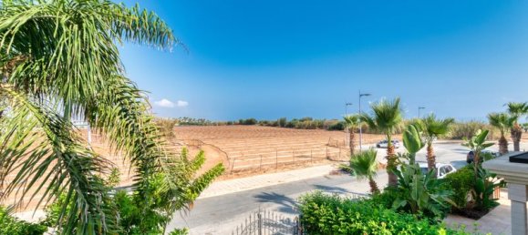 4 bedrooms Villa in Paralimni, Cyprus No. 17856 23