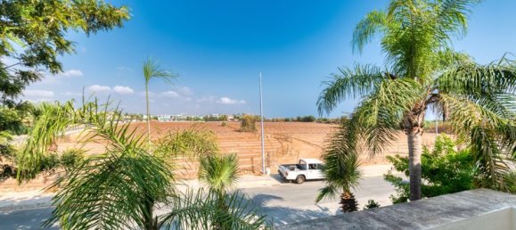 4 bedrooms Villa in Paralimni, Cyprus No. 17856 20