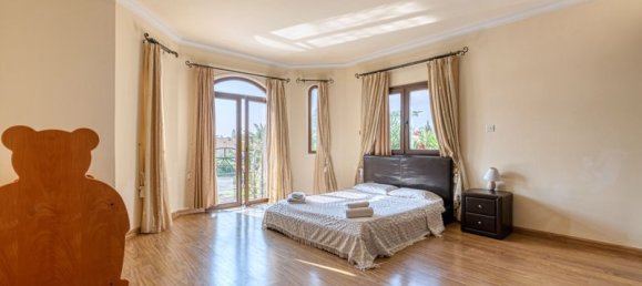 4 bedrooms Villa in Paralimni, Cyprus No. 17856 2