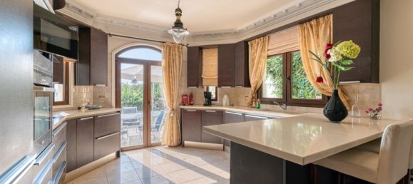 4 bedrooms Villa in Paralimni, Cyprus No. 17856 3